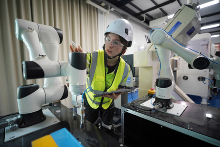 operaria de automatización